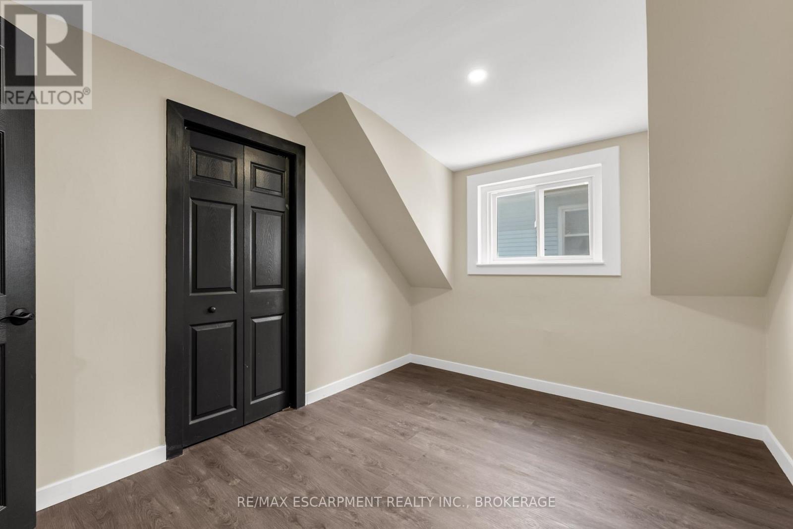 Property at 26 DACOTAH STREET image 5