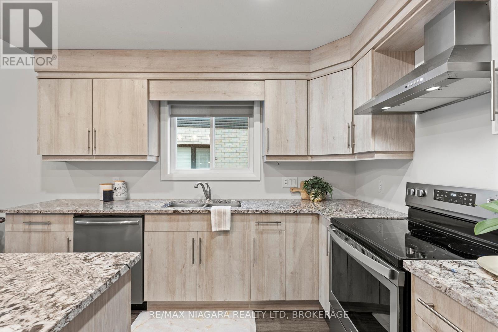 52 Bur Oak Drive, Thorold, Ontario  L2V 0L9 - Photo 12 - X12166318
