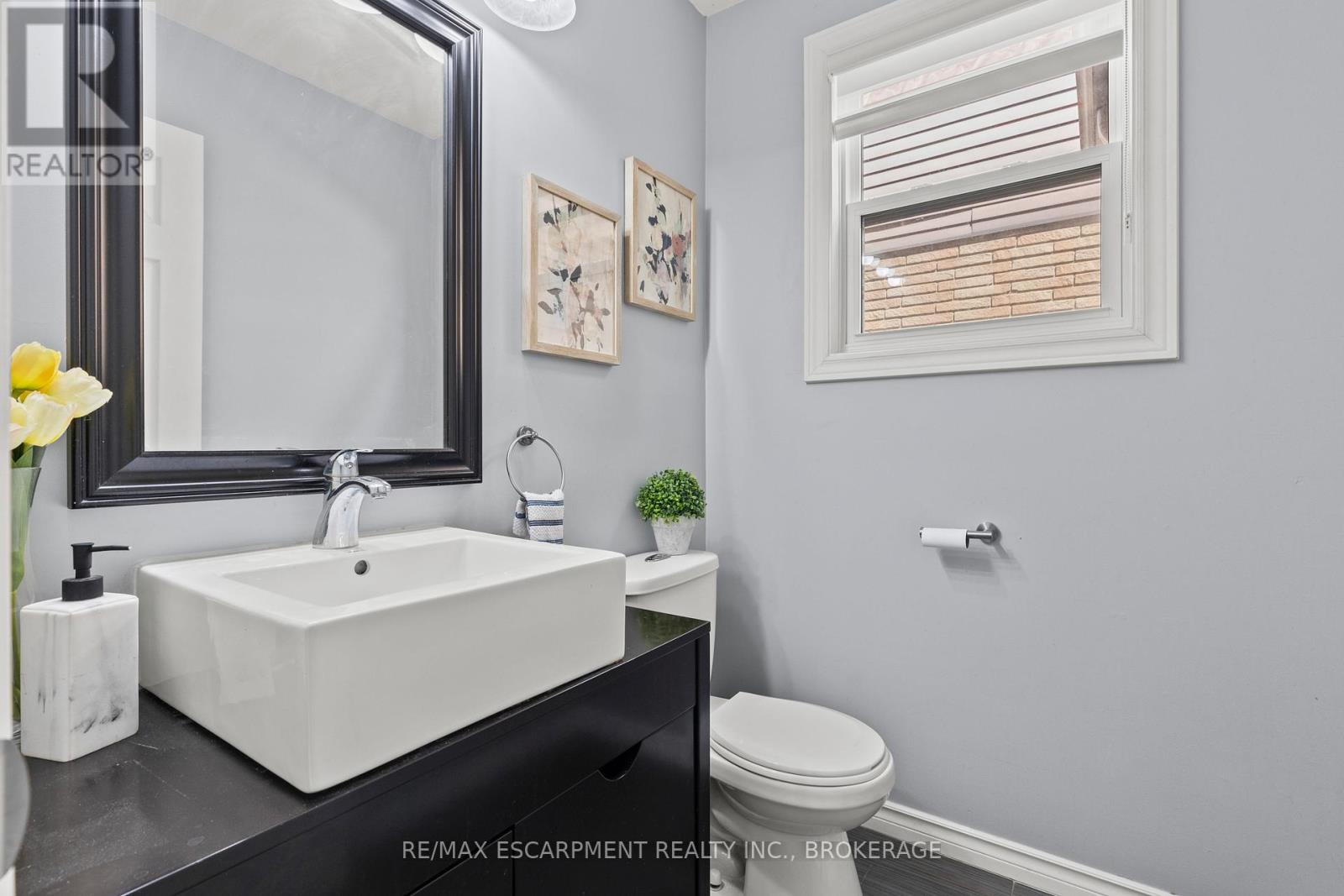 64 Athenia Drive, Hamilton, Ontario  L8J 1S7 - Photo 15 - X12166391