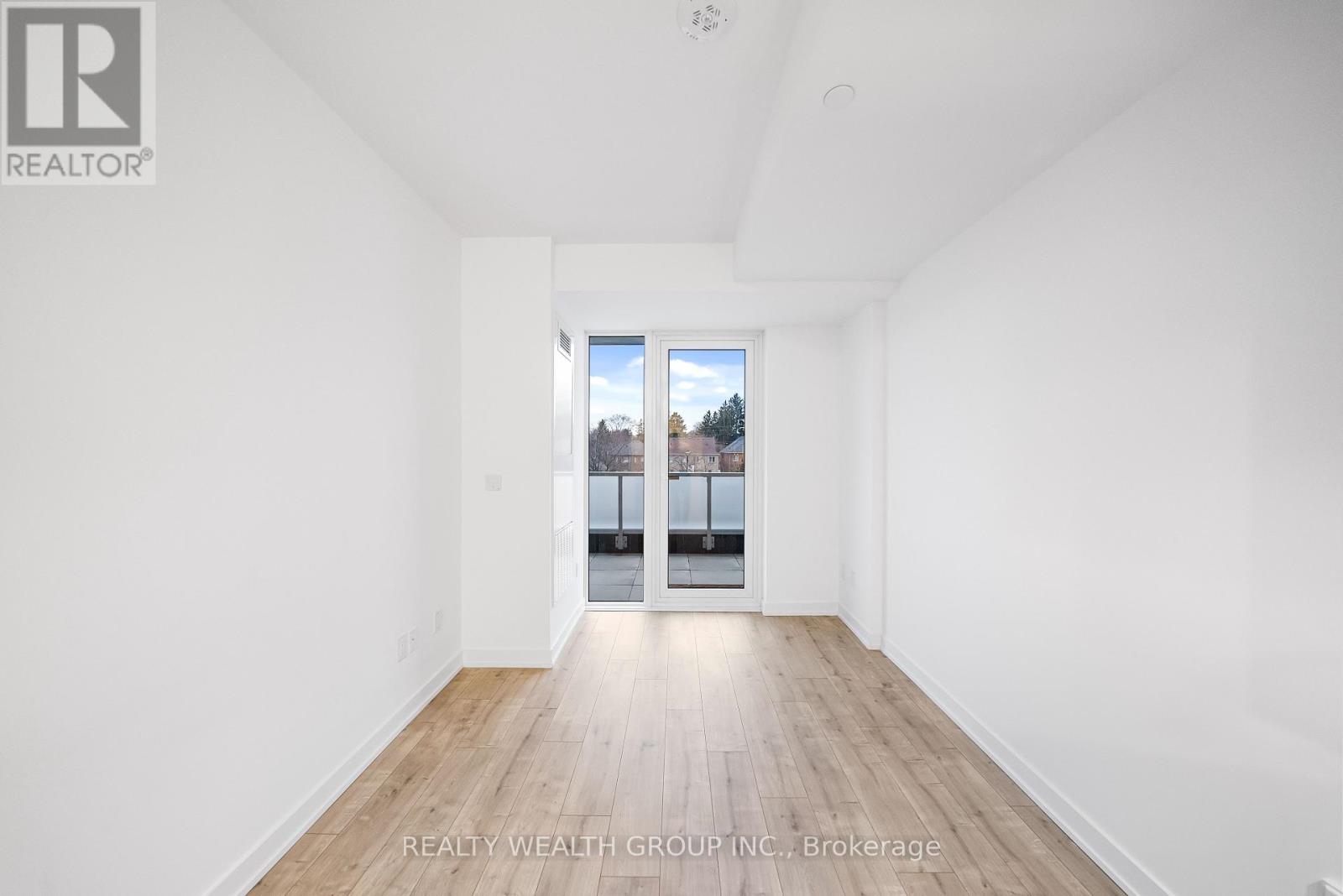 208 - 215 Lakeshore Road W, Mississauga (Port Credit), Ontario  L5H 1G5 - Photo 14 - W12166153