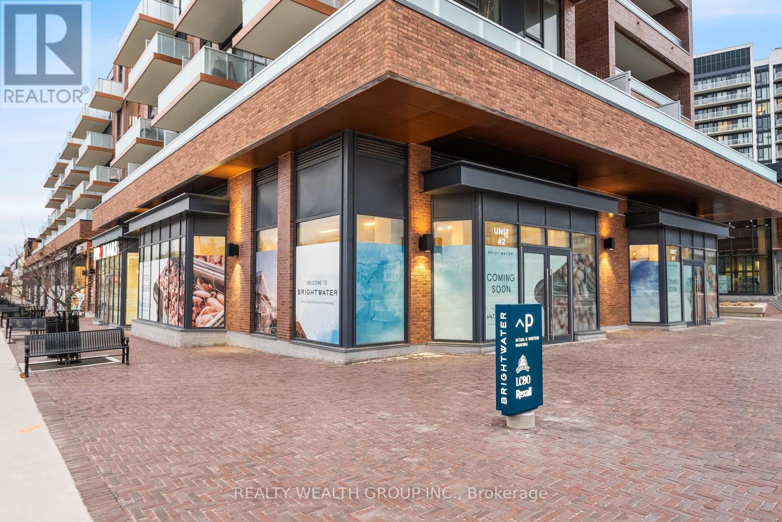 208 - 215 Lakeshore Road W, Mississauga (Port Credit), Ontario  L5H 1G5 - Photo 2 - W12166153