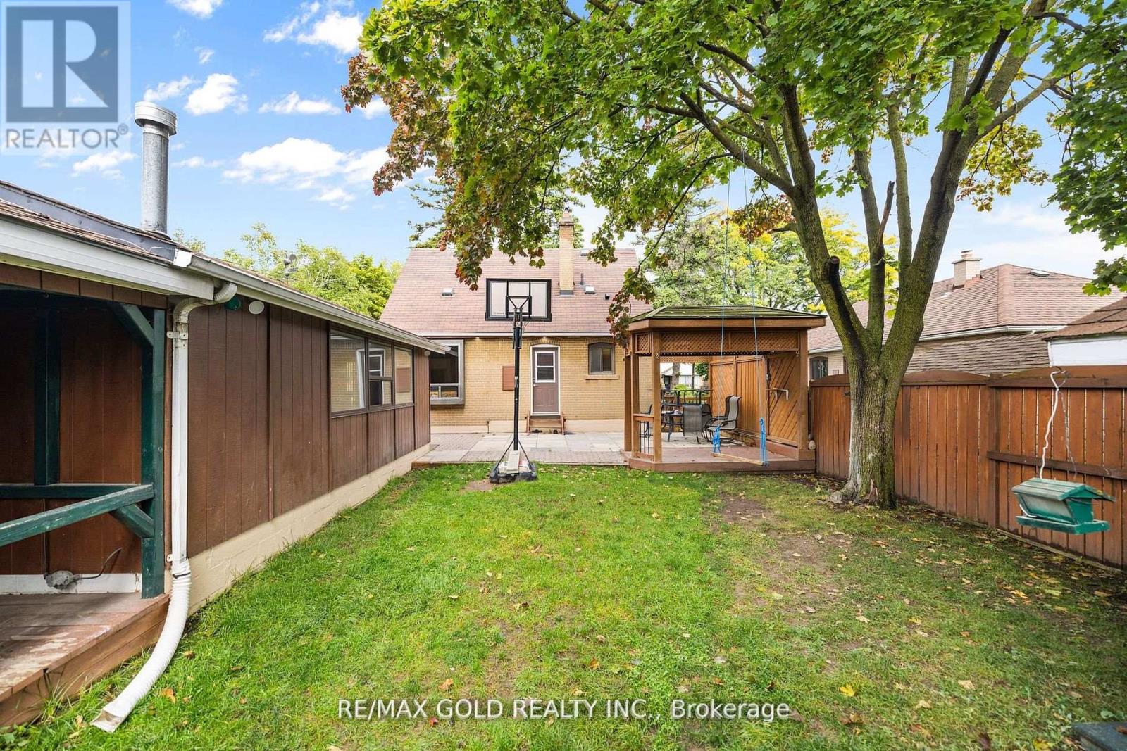 20 Hatfield Crescent, Toronto (Elms-Old Rexdale), Ontario  M9W 3R8 - Photo 28 - W12166156