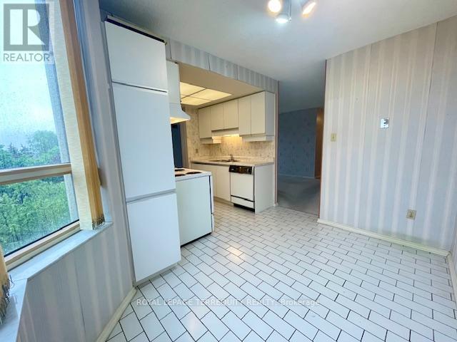 309 - 100 County Court Boulevard, Brampton, Ontario  L6W 3X1 - Photo 14 - W12166169