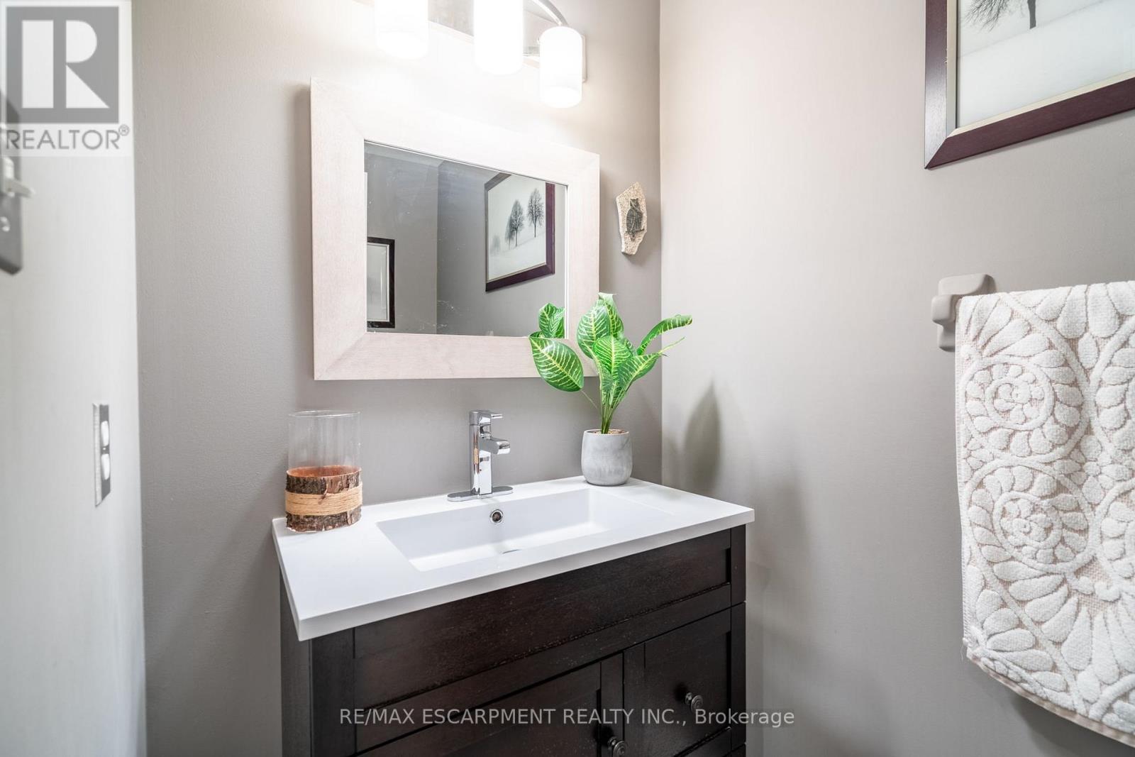 2431 Baxter Crescent, Burlington, Ontario  L7M 4A1 - Photo 14 - W12166213