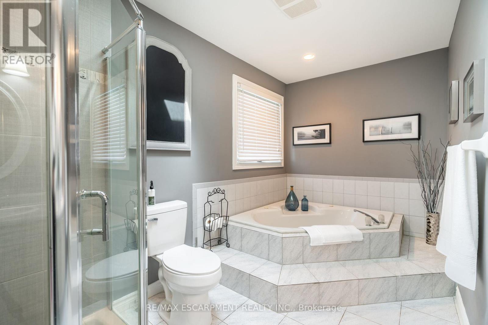 2431 Baxter Crescent, Burlington, Ontario  L7M 4A1 - Photo 20 - W12166213
