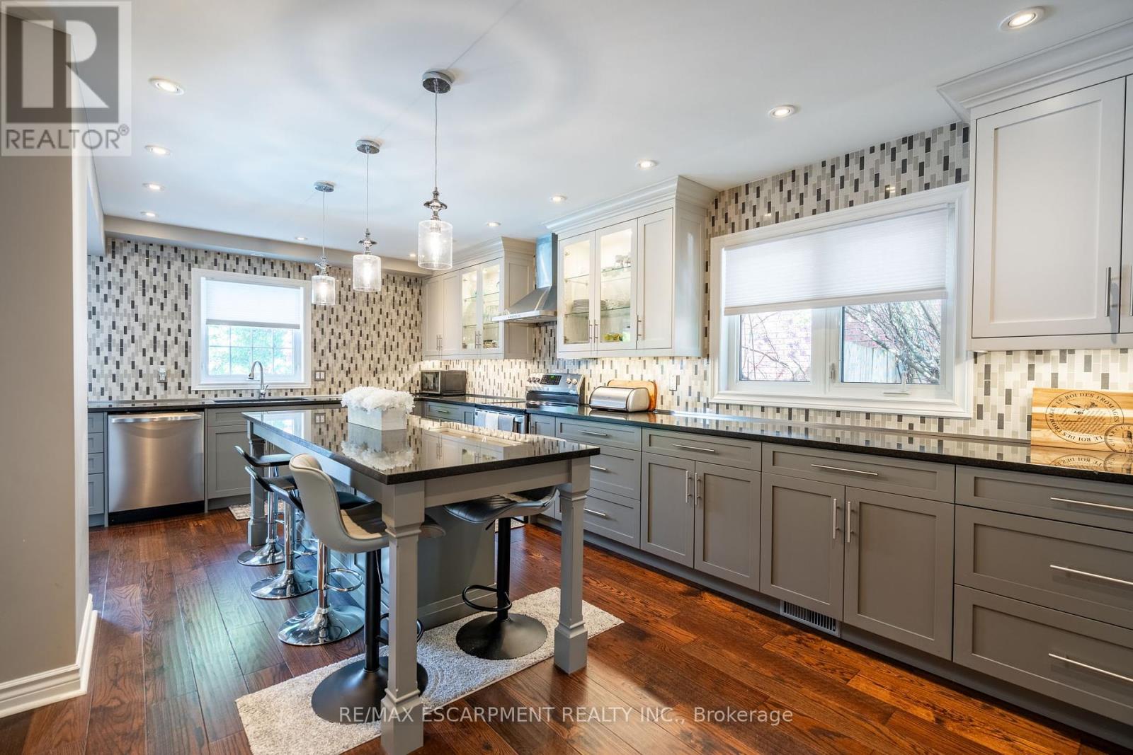 2431 Baxter Crescent, Burlington, Ontario  L7M 4A1 - Photo 5 - W12166213