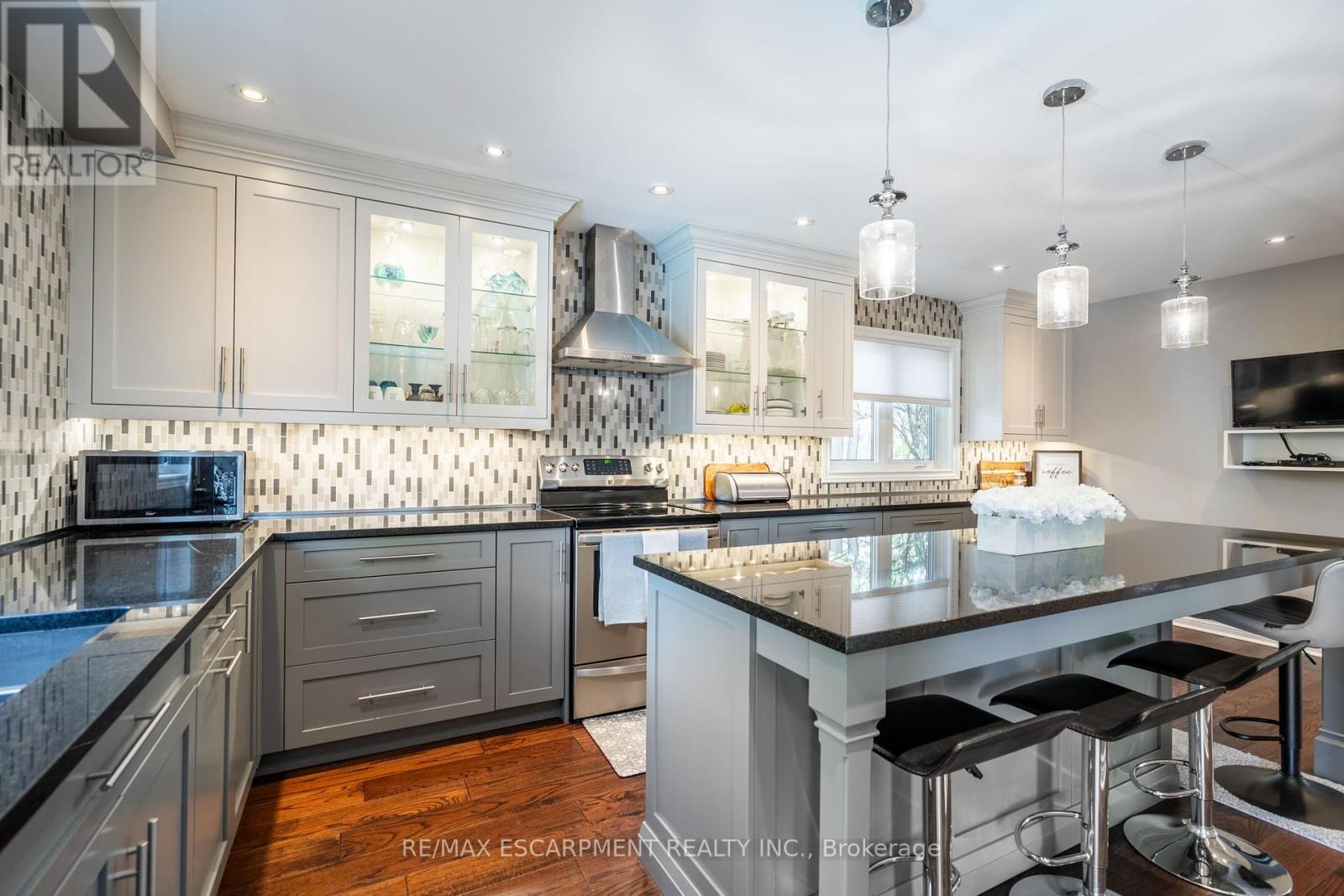 2431 Baxter Crescent, Burlington, Ontario  L7M 4A1 - Photo 6 - W12166213