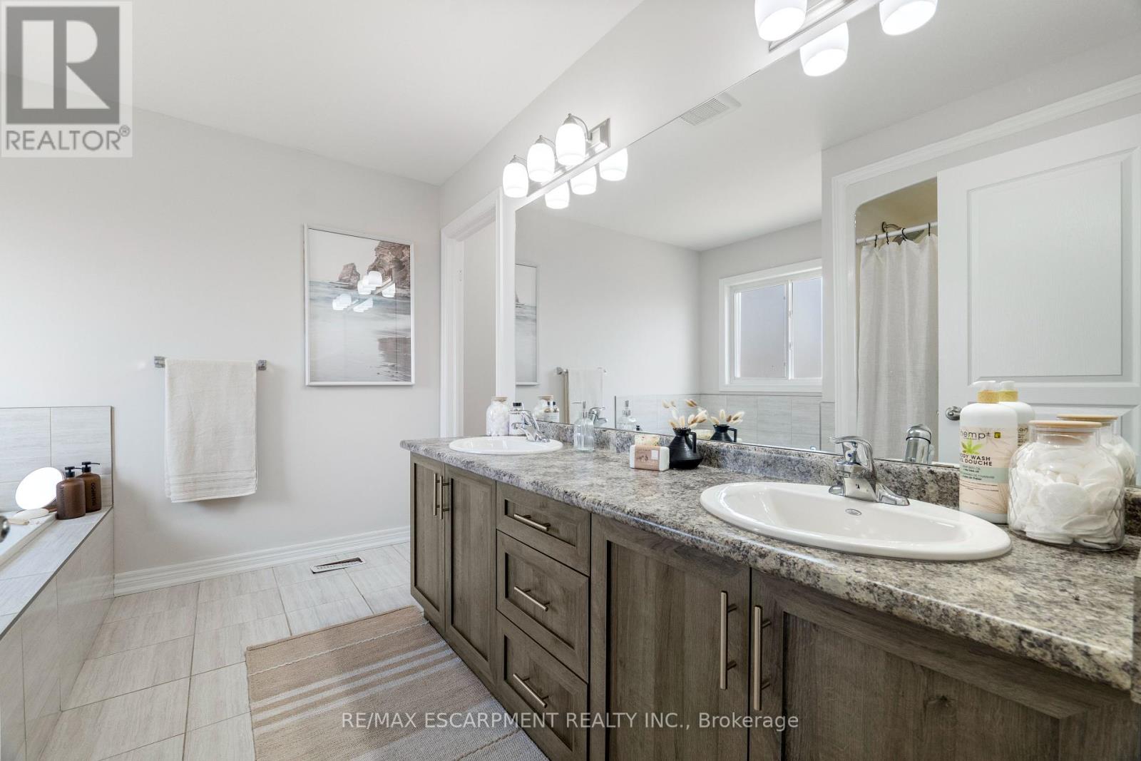 9241 Tallgrass Avenue, Niagara Falls, Ontario  L2G 0Y2 - Photo 31 - X12166181