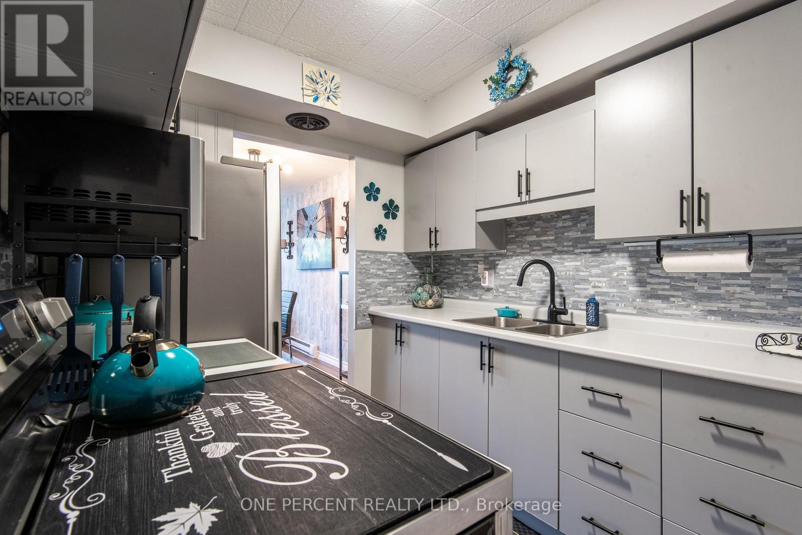 103 - 105 Conroy Crescent, Guelph, Ontario  N1G 2V5 - Photo 8 - X12166184