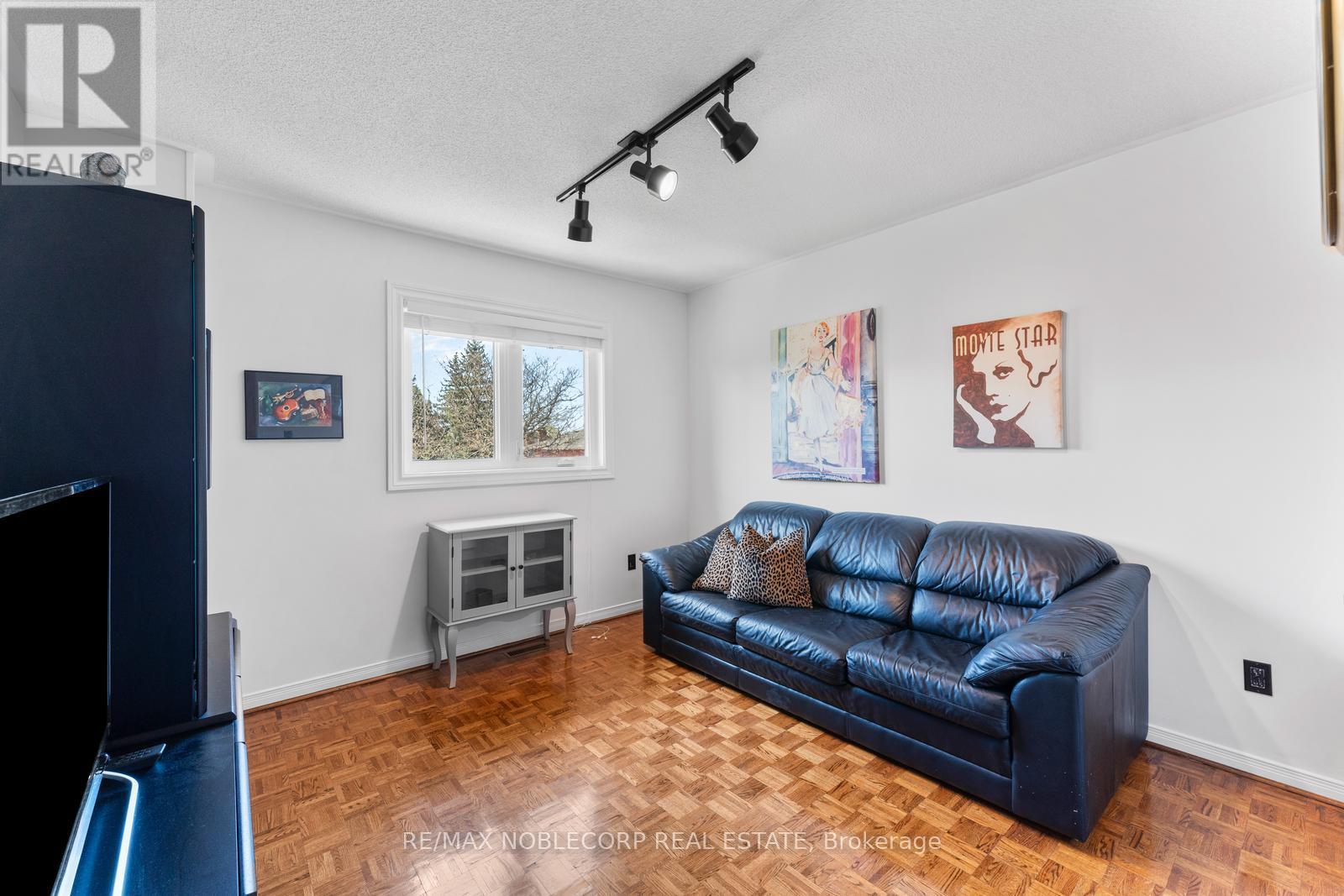 19 Castlehill Road, Vaughan, Ontario  L6A 1N8 - Photo 31 - N12166019