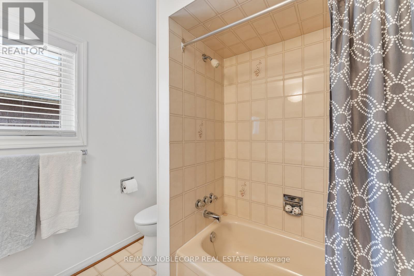 19 Castlehill Road, Vaughan, Ontario  L6A 1N8 - Photo 34 - N12166019