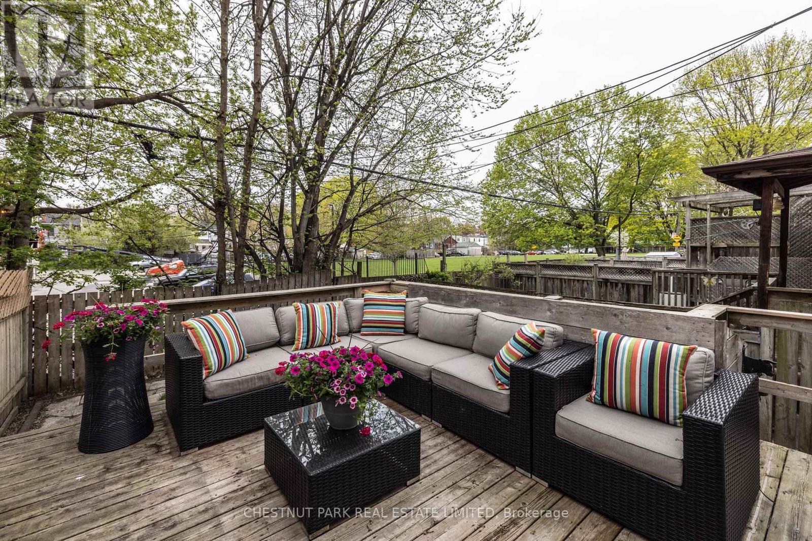 24 Hiltz Avenue, Toronto, Ontario  M4L 2N5 - Photo 14 - E12136659