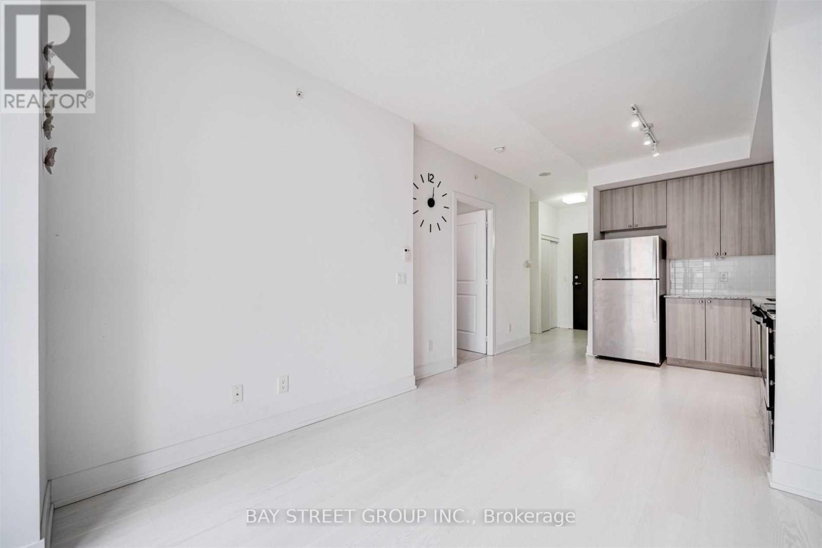 615 - 68 Merton Street, Toronto, Ontario  M4S 1A1 - Photo 3 - C12166277