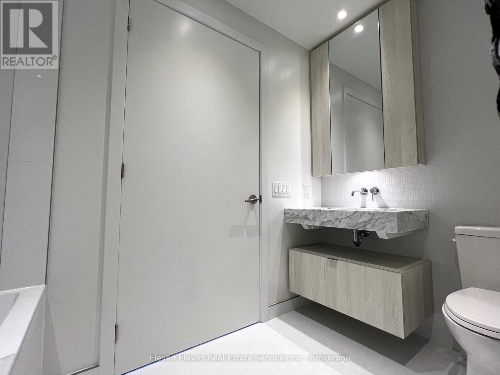 2402 - 11 Yorkville Avenue, Toronto, Ontario  M4W 1L2 - Photo 9 - C12166435