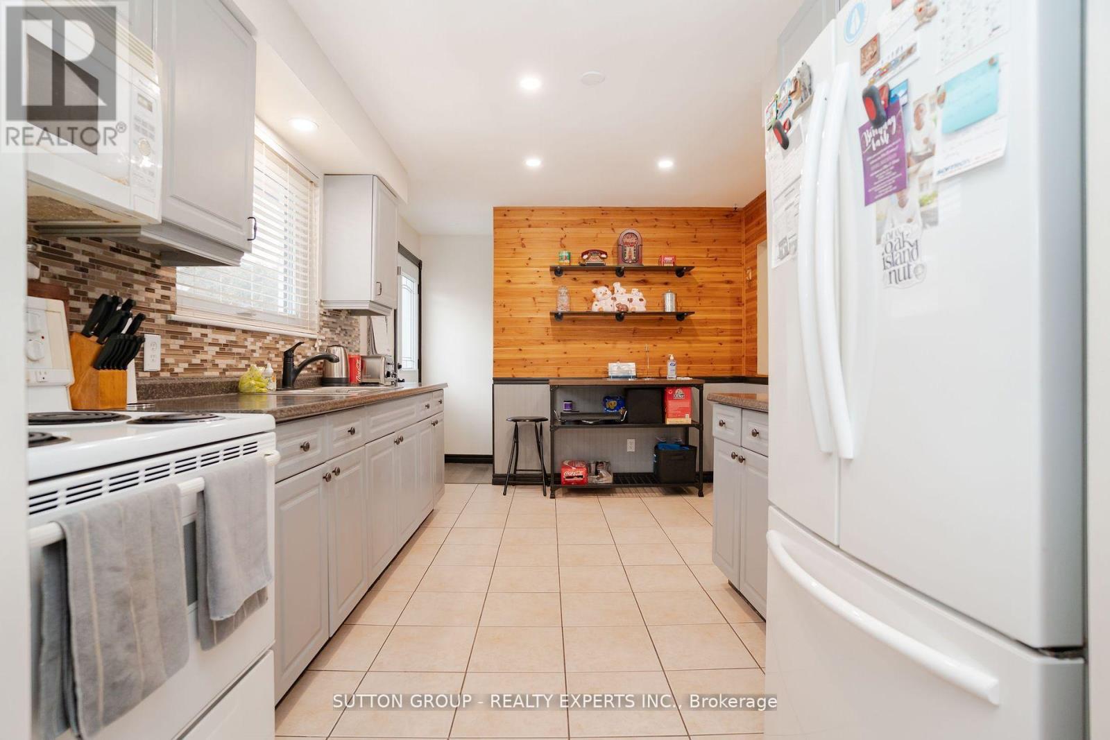 202 Archdekin Drive, Brampton, Ontario  L6V 1Z1 - Photo 14 - W12099784