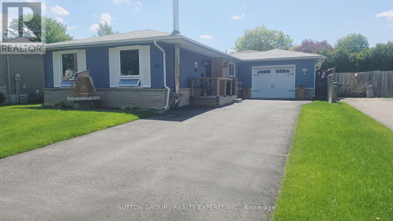 202 Archdekin Drive, Brampton, Ontario  L6V 1Z1 - Photo 2 - W12099784