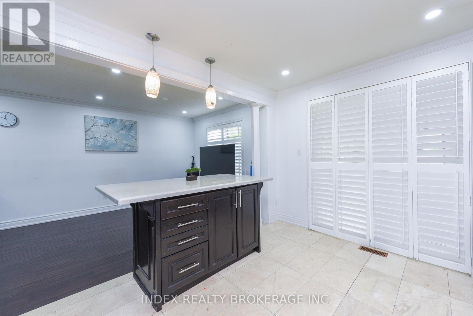 203 Richvale Drive S, Brampton, Ontario  L6Z 4R6 - Photo 8 - W12163351