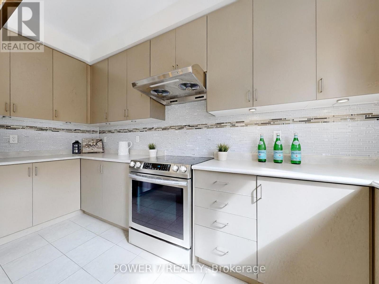 19 Spiv Grove Way, Markham, Ontario  L6E 0T7 - Photo 18 - N12166243