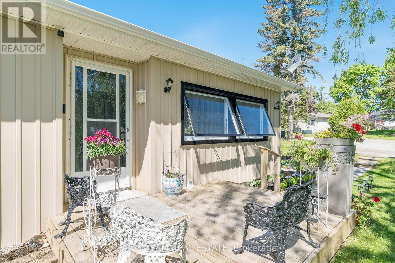 21 Hawthorne Drive, Innisfil, Ontario  L9S 1P7 - Photo 4 - N12166253