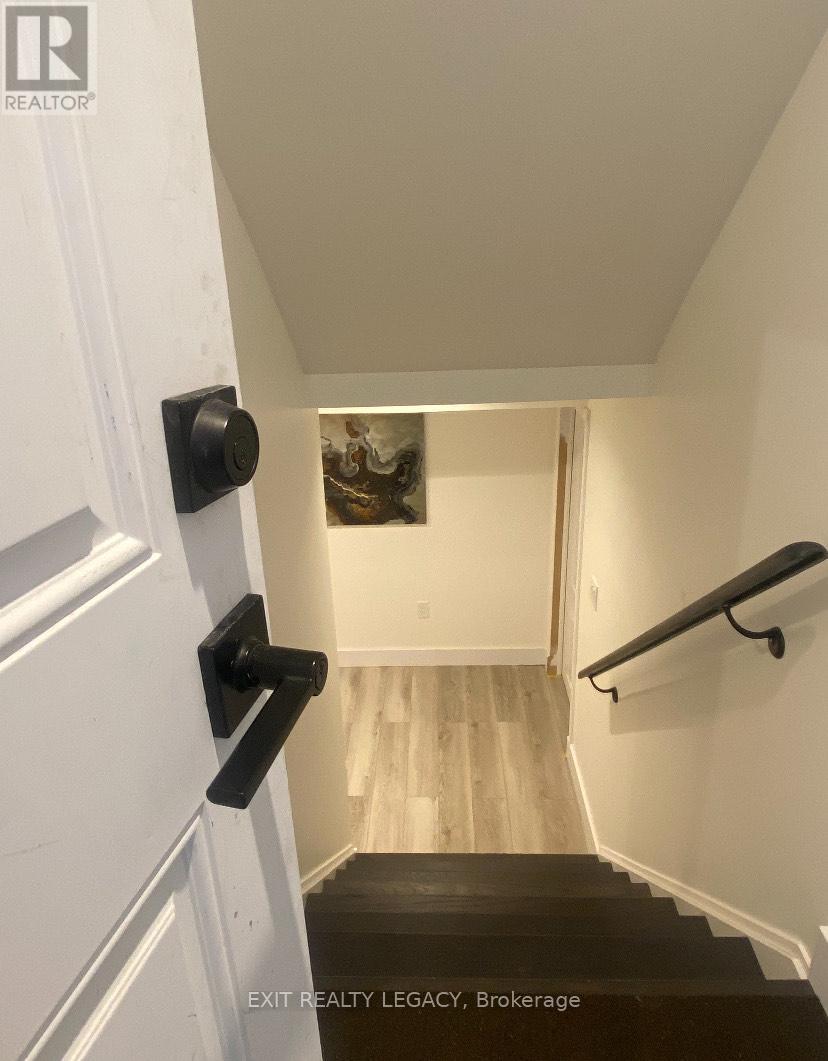 17 Camden Drive, Vaughan (Concord), Ontario  L4K 5S6 - Photo 2 - N12166344