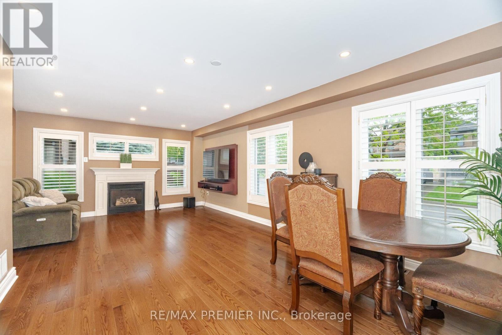 1 Crown Crescent, Vaughan, Ontario  L4H 1S5 - Photo 10 - N12166393