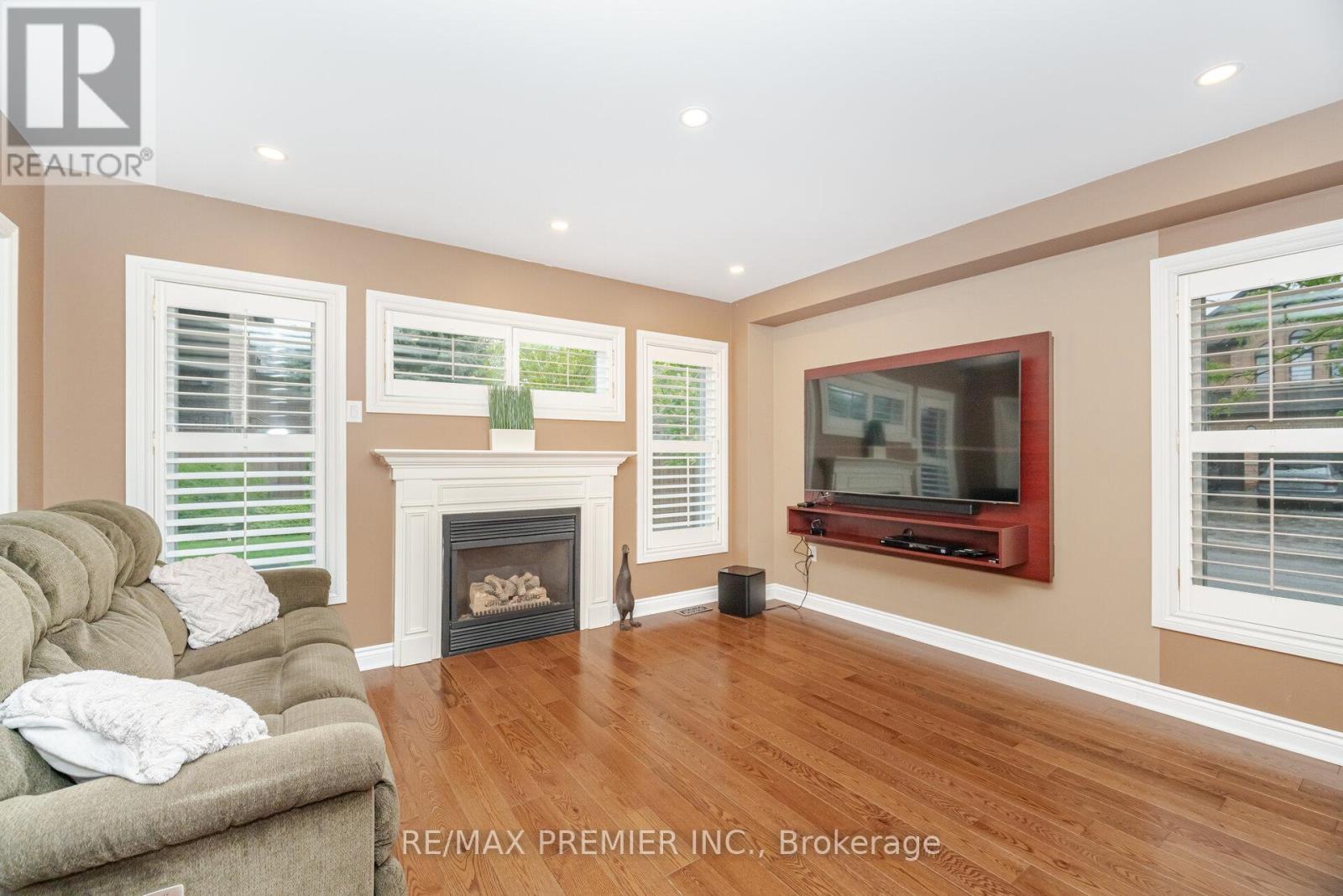 1 Crown Crescent, Vaughan, Ontario  L4H 1S5 - Photo 11 - N12166393