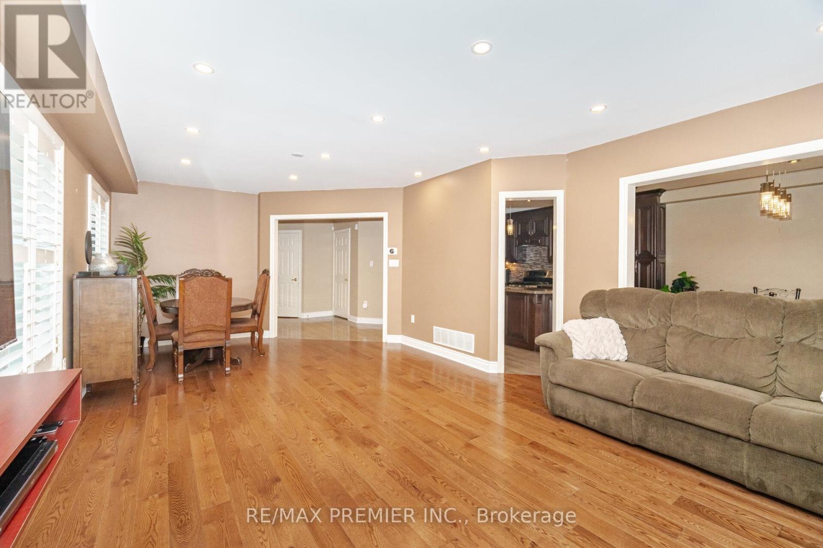 1 Crown Crescent, Vaughan, Ontario  L4H 1S5 - Photo 12 - N12166393
