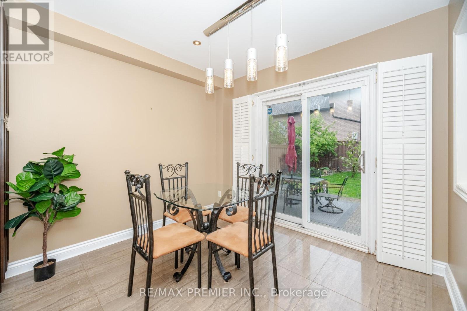 1 Crown Crescent, Vaughan, Ontario  L4H 1S5 - Photo 14 - N12166393