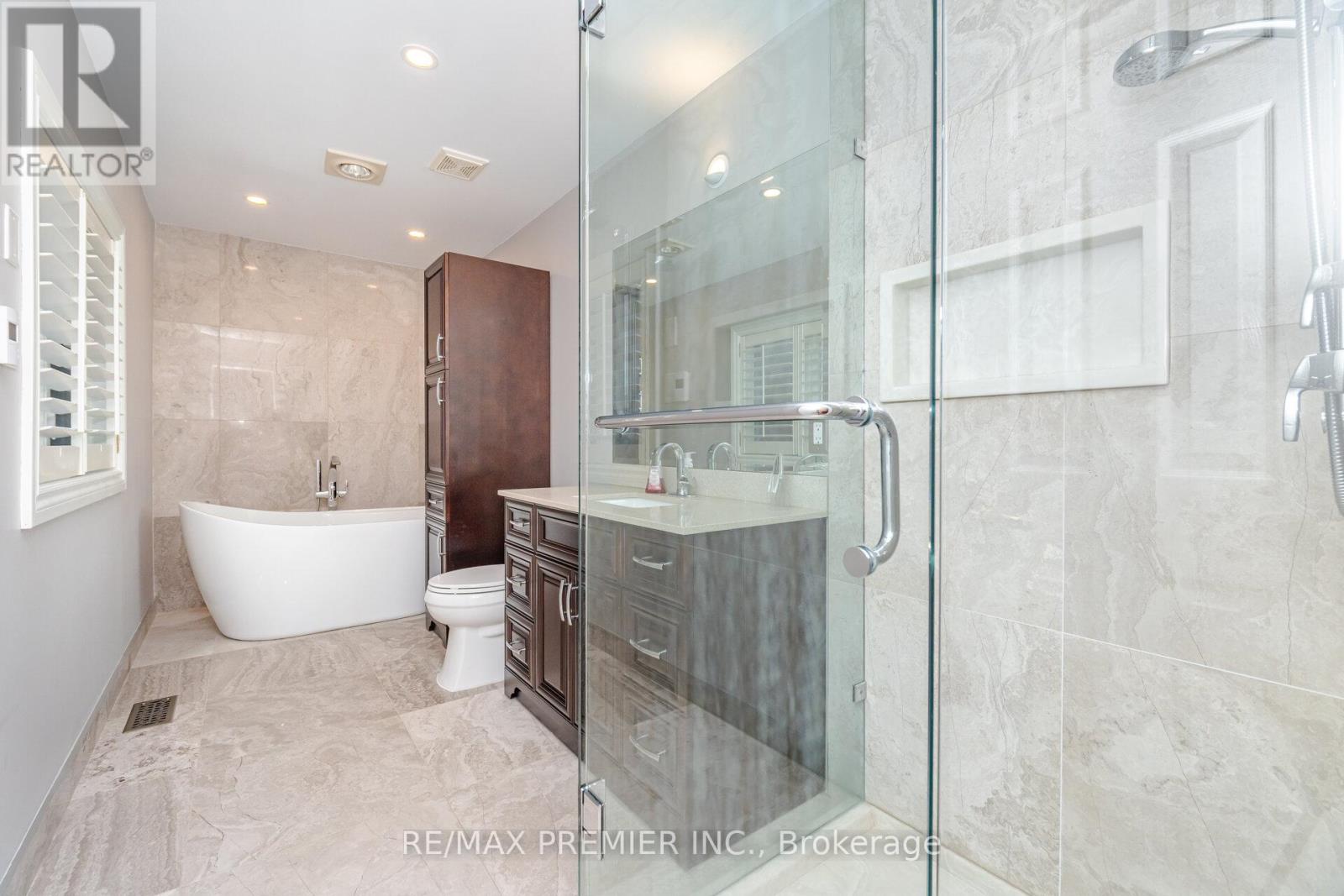1 Crown Crescent, Vaughan, Ontario  L4H 1S5 - Photo 23 - N12166393
