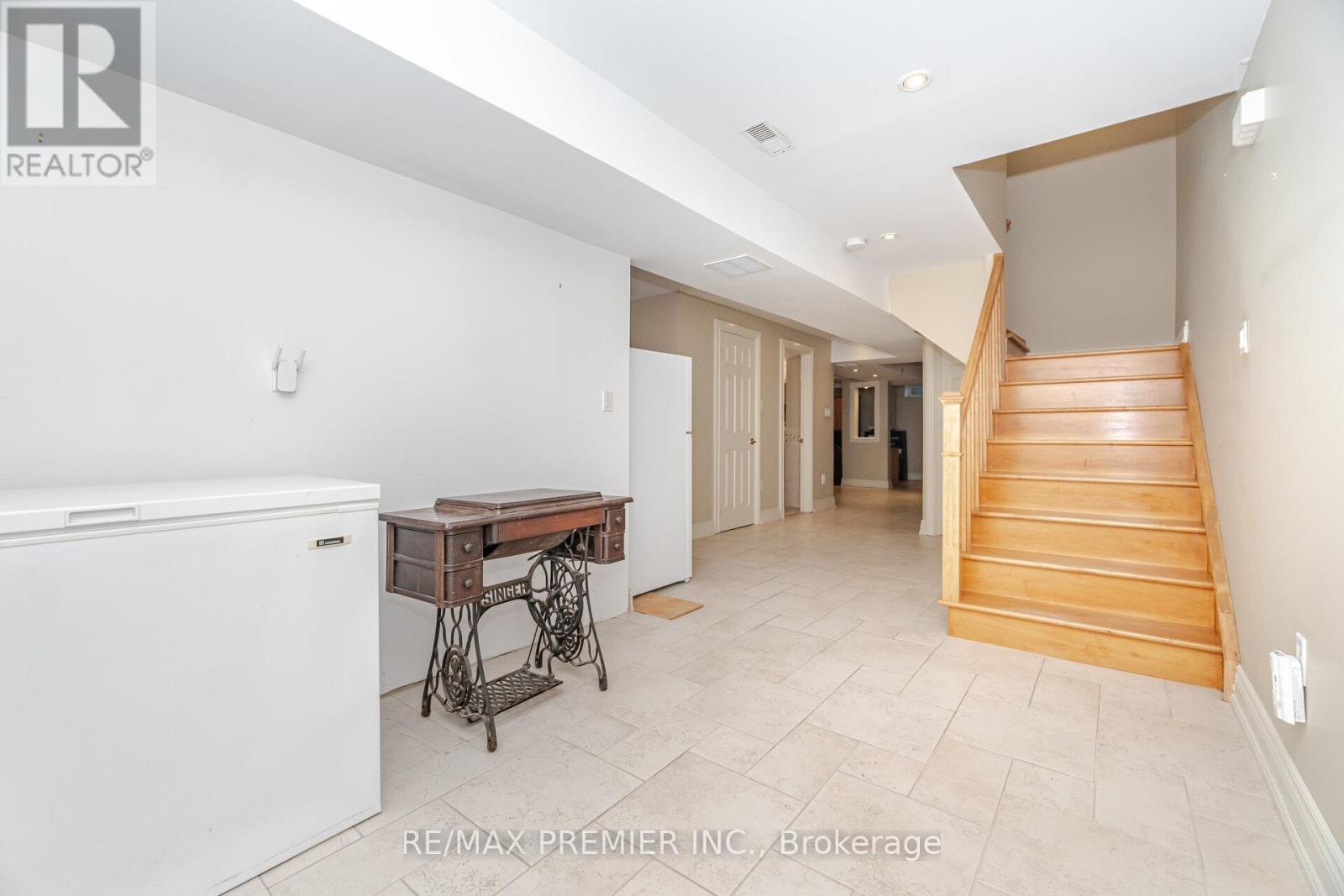 1 Crown Crescent, Vaughan, Ontario  L4H 1S5 - Photo 31 - N12166393