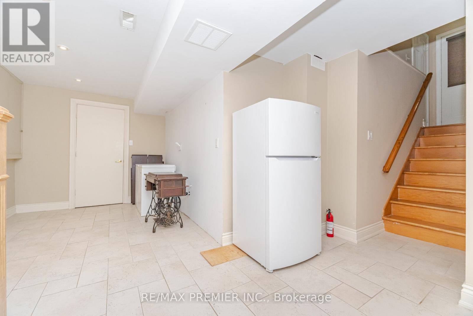 1 Crown Crescent, Vaughan, Ontario  L4H 1S5 - Photo 32 - N12166393