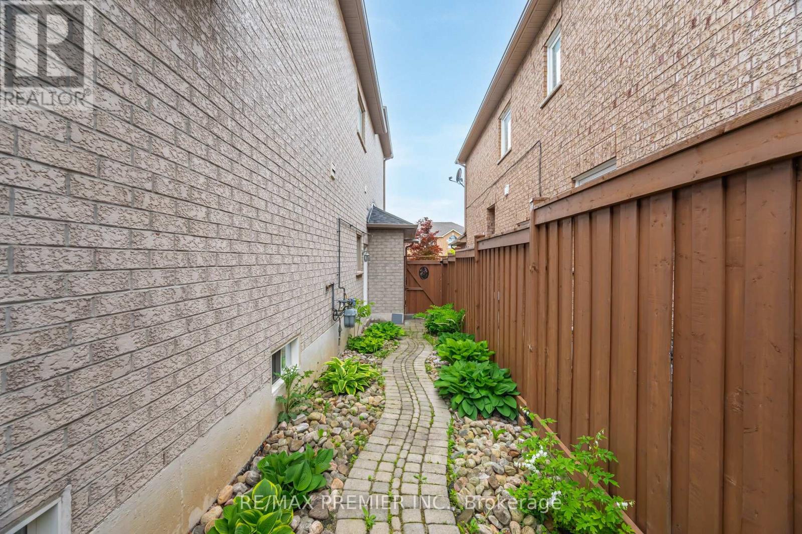 1 Crown Crescent, Vaughan, Ontario  L4H 1S5 - Photo 37 - N12166393