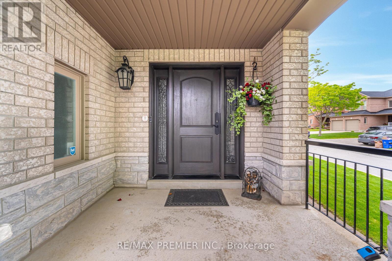 1 Crown Crescent, Vaughan, Ontario  L4H 1S5 - Photo 6 - N12166393