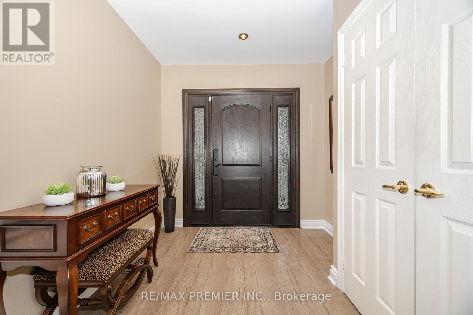 1 Crown Crescent, Vaughan, Ontario  L4H 1S5 - Photo 7 - N12166393