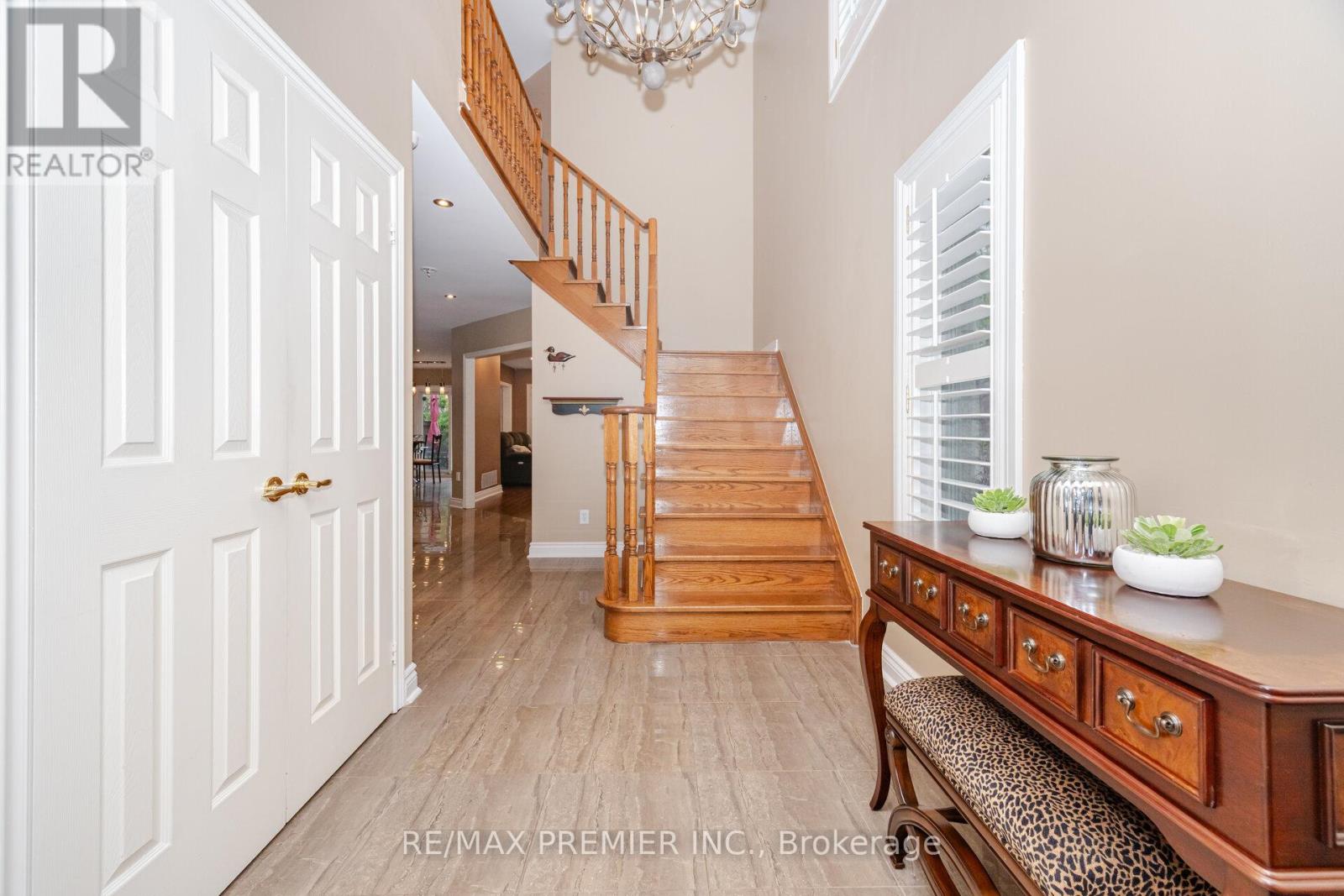 1 Crown Crescent, Vaughan, Ontario  L4H 1S5 - Photo 8 - N12166393