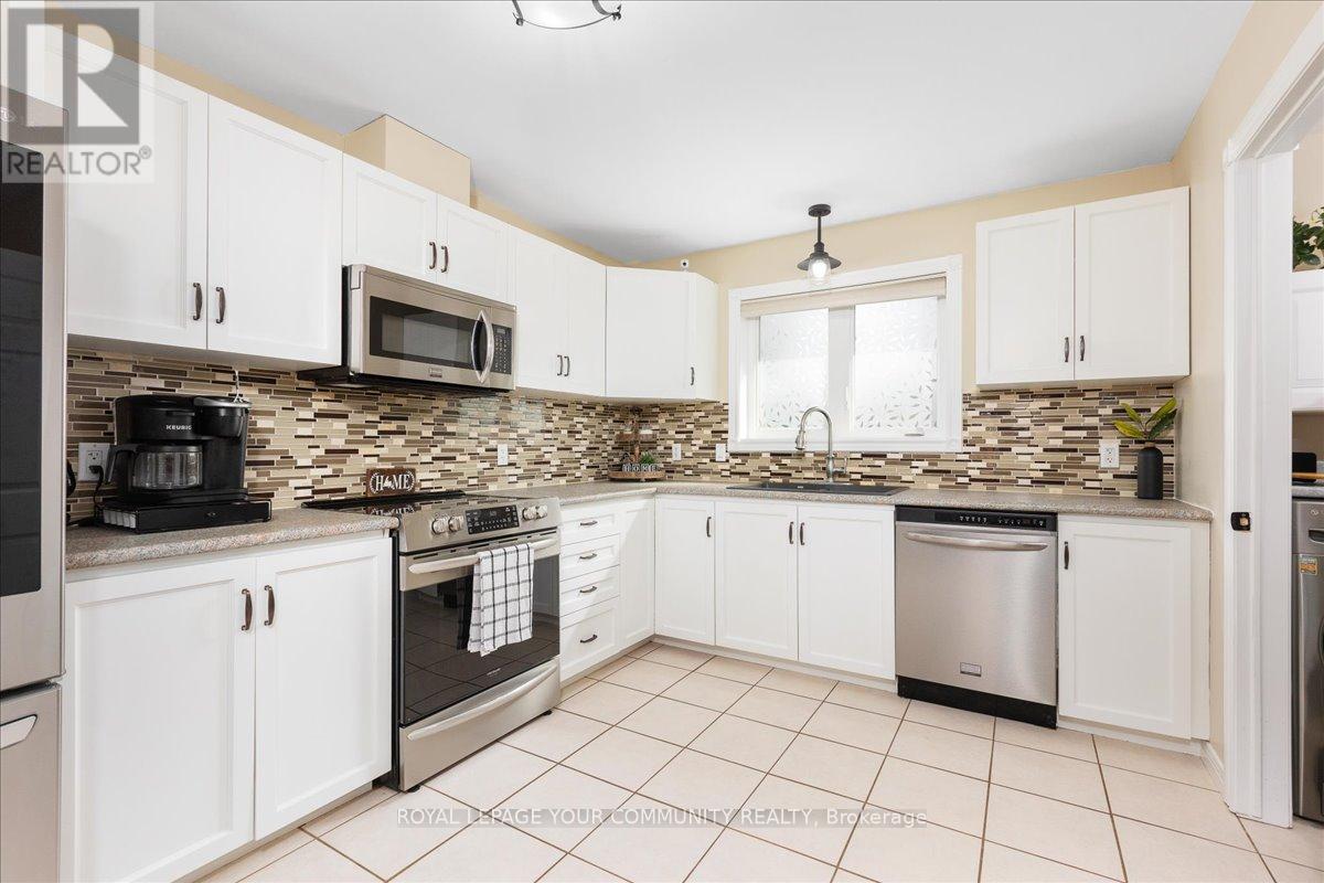 825 Elmwood Road, Georgina, Ontario  L4P 3E9 - Photo 13 - N12166429