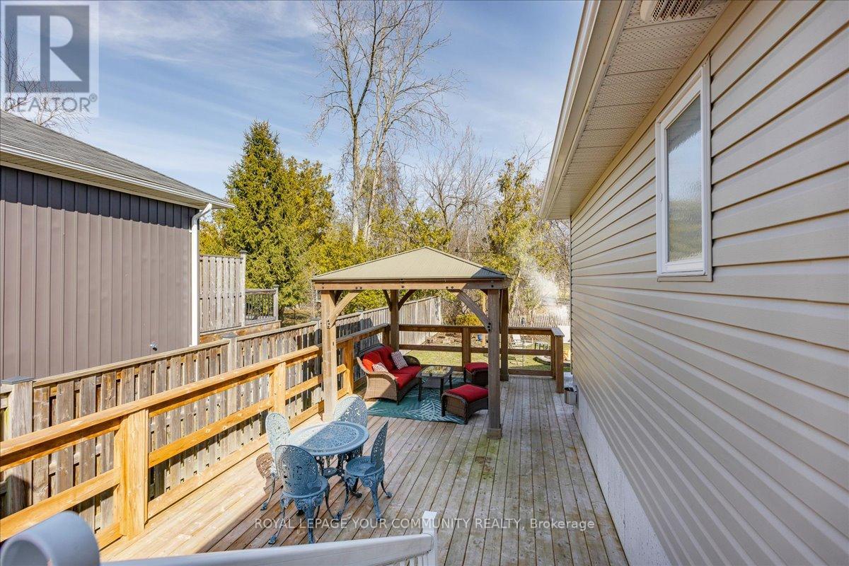825 Elmwood Road, Georgina, Ontario  L4P 3E9 - Photo 34 - N12166429