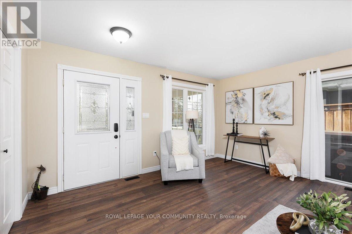 825 Elmwood Road, Georgina, Ontario  L4P 3E9 - Photo 8 - N12166429