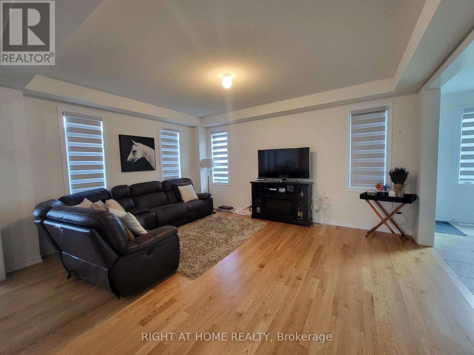 81 Valleybrook Road, Barrie, Ontario  L9J 0L6 - Photo 7 - S12166232