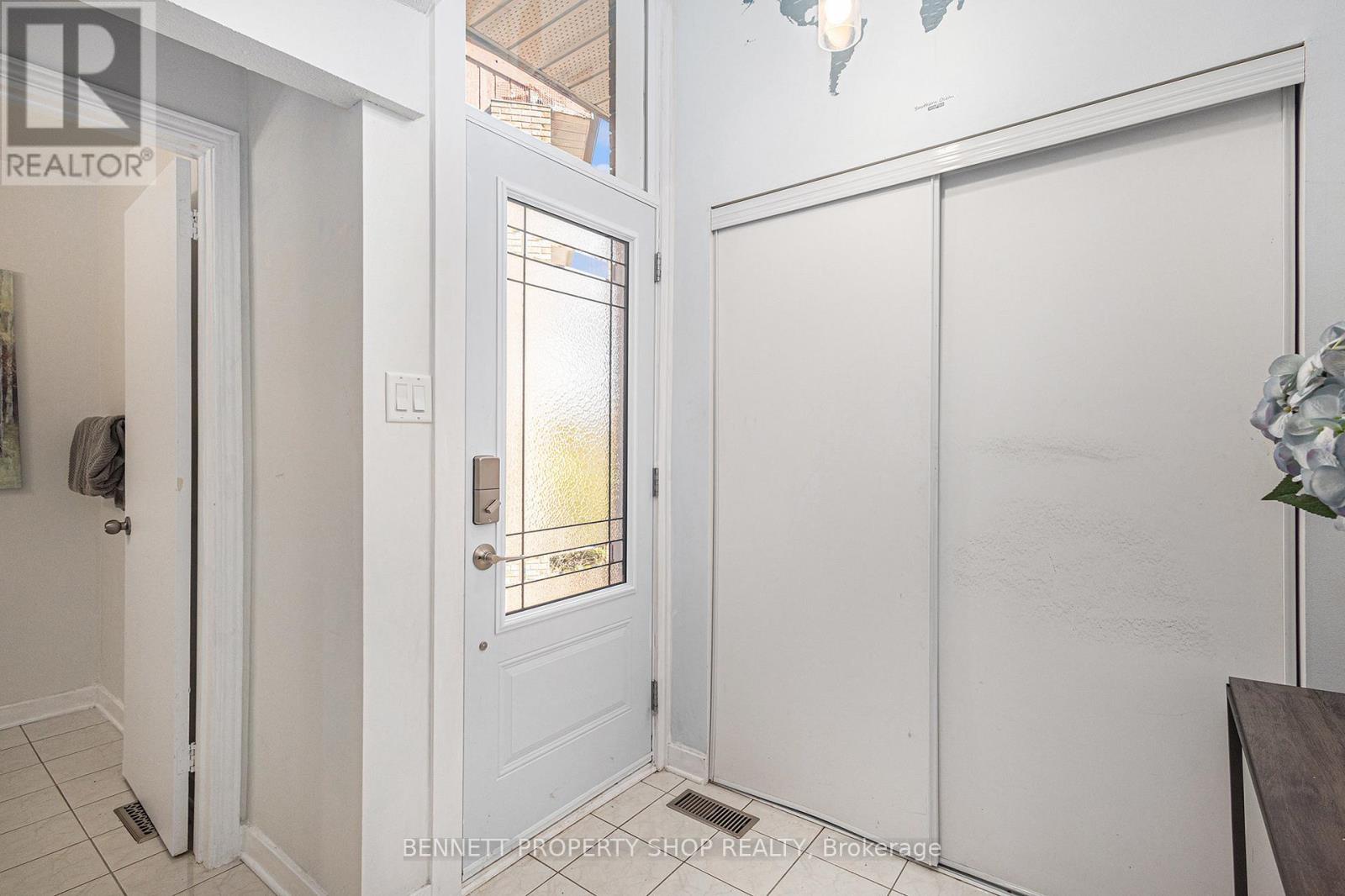 Property at 52 SANDHURST COURT image 4