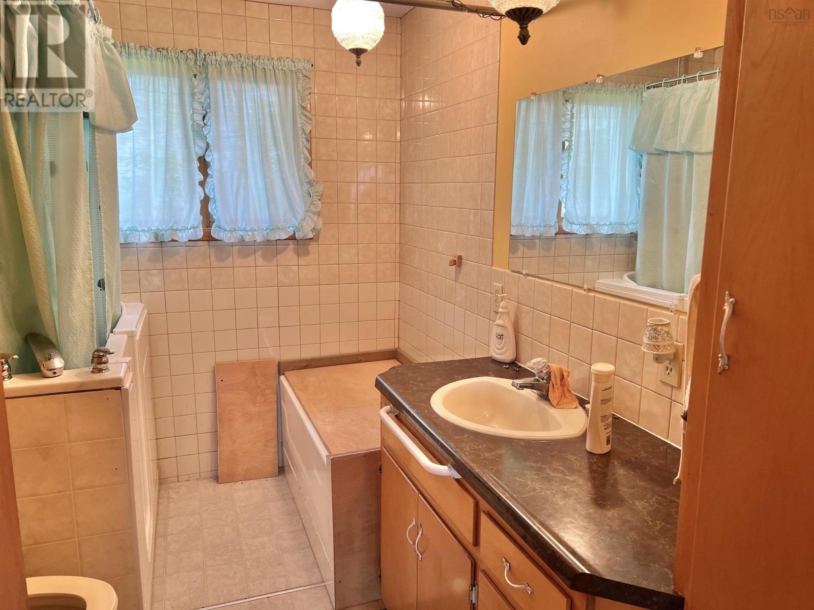 355 Pleasant Street, Yarmouth, Nova Scotia  B5A 2K9 - Photo 16 - 202511929