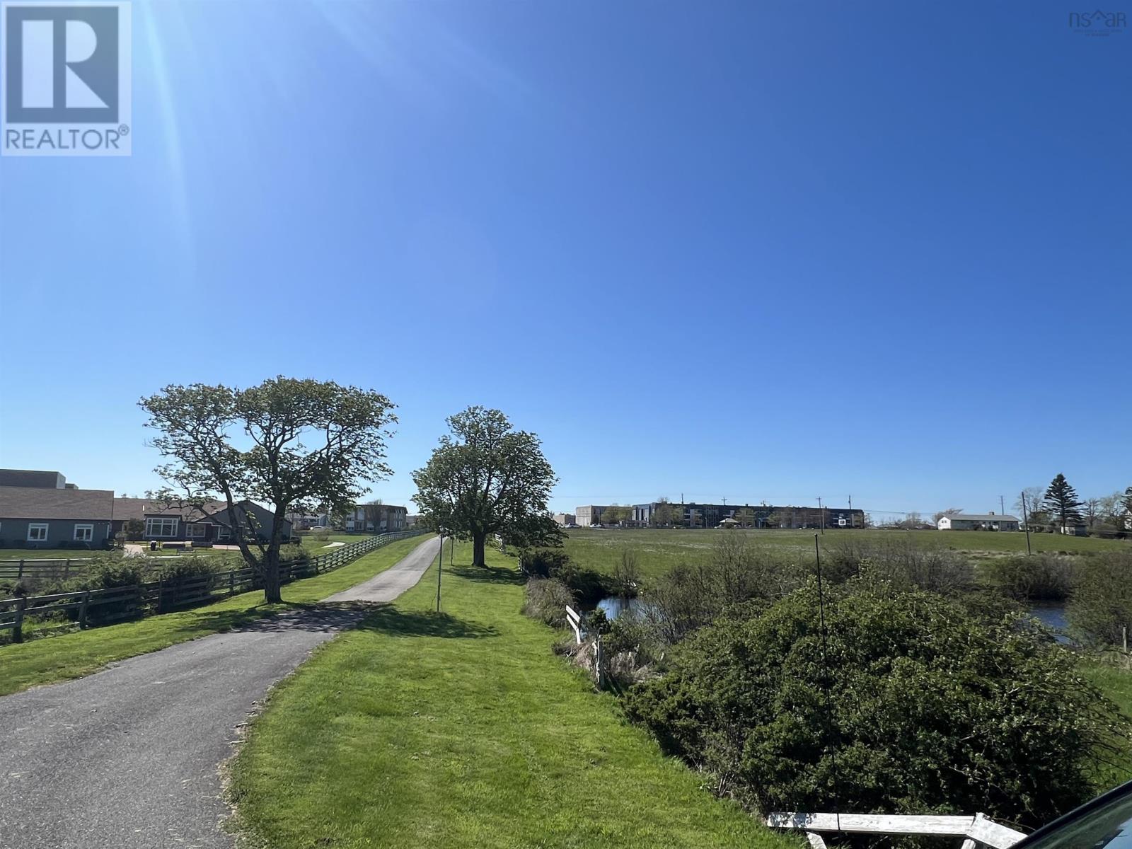 355 Pleasant Street, Yarmouth, Nova Scotia  B5A 2K9 - Photo 3 - 202511929