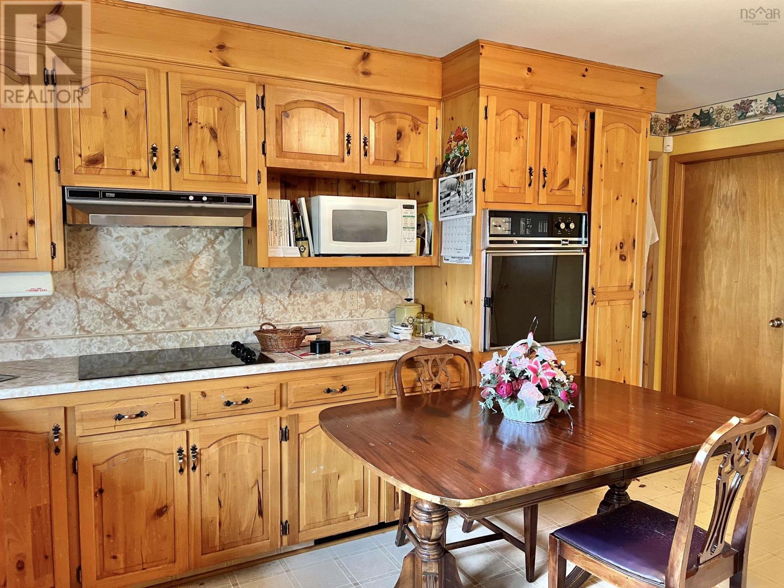 355 Pleasant Street, Yarmouth, Nova Scotia  B5A 2K9 - Photo 6 - 202511929