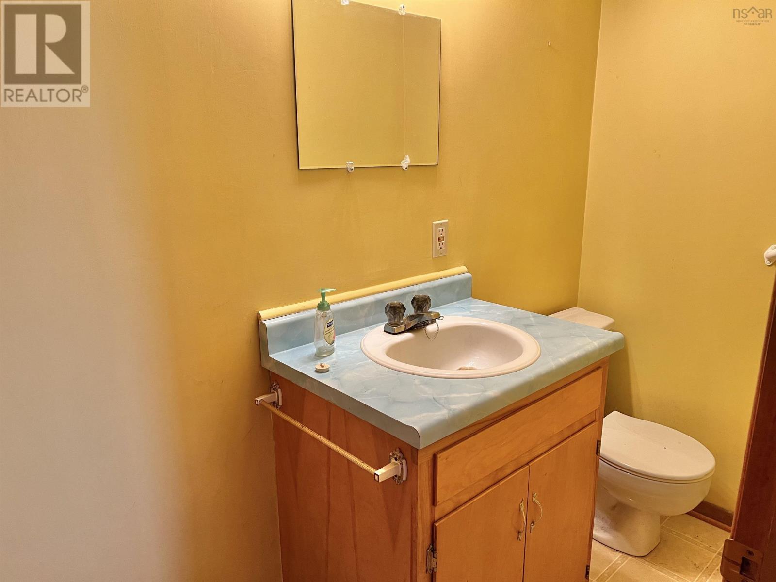 355 Pleasant Street, Yarmouth, Nova Scotia  B5A 2K9 - Photo 8 - 202511929