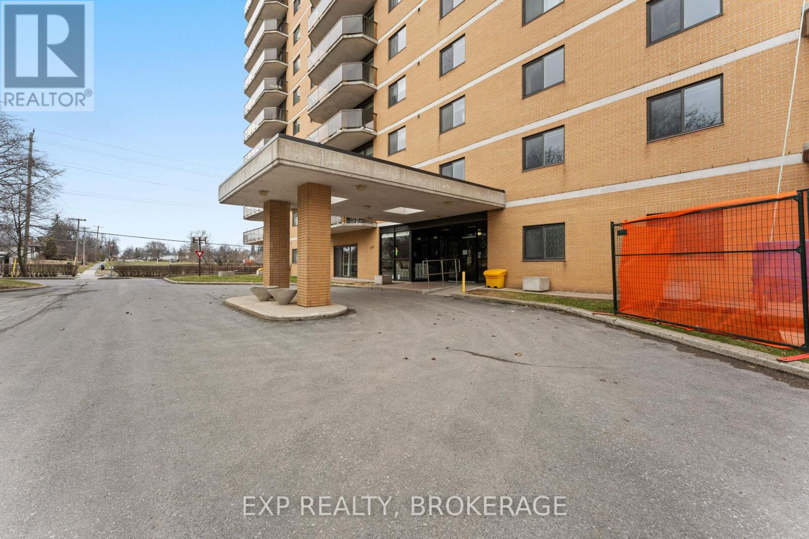 401 - 257 Bath Road, Kingston, Ontario  K7M 7T3 - Photo 2 - X12166449