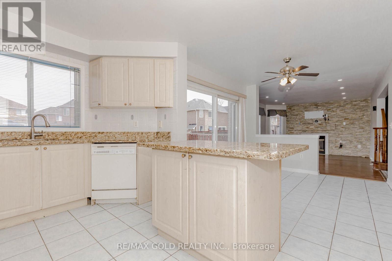 6 Wonder Way, Brampton, Ontario  L6P 1E9 - Photo 16 - W12150733