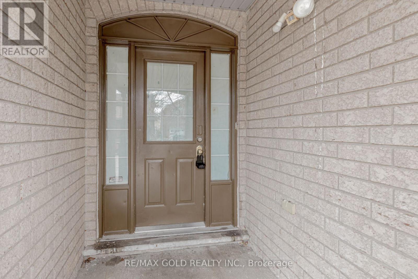 6 Wonder Way, Brampton, Ontario  L6P 1E9 - Photo 2 - W12150733