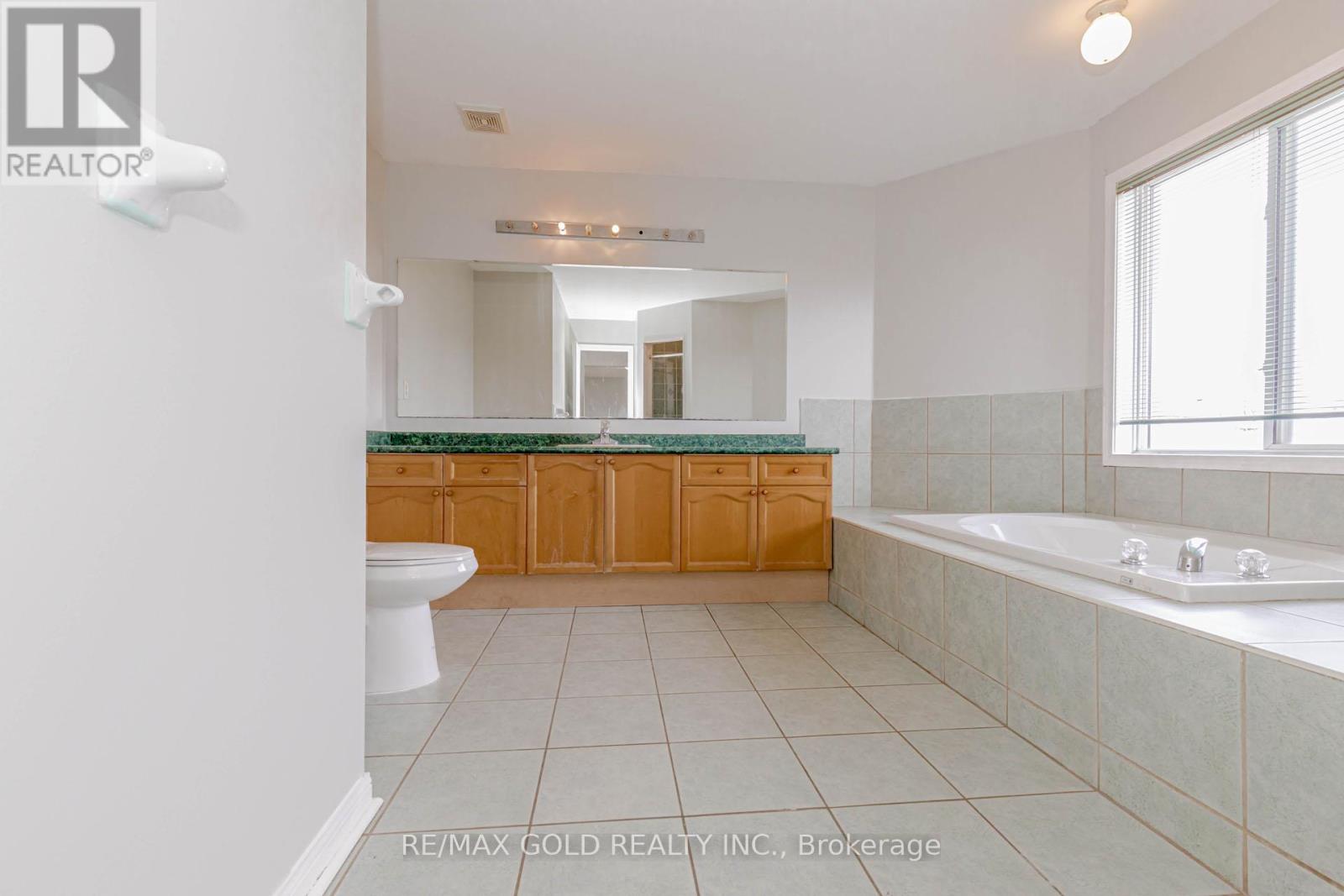 6 Wonder Way, Brampton, Ontario  L6P 1E9 - Photo 25 - W12150733