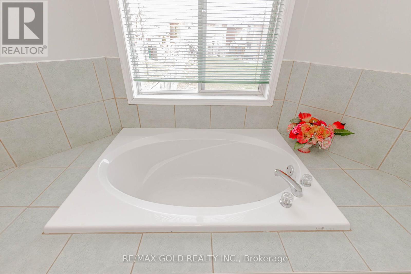 6 Wonder Way, Brampton, Ontario  L6P 1E9 - Photo 27 - W12150733