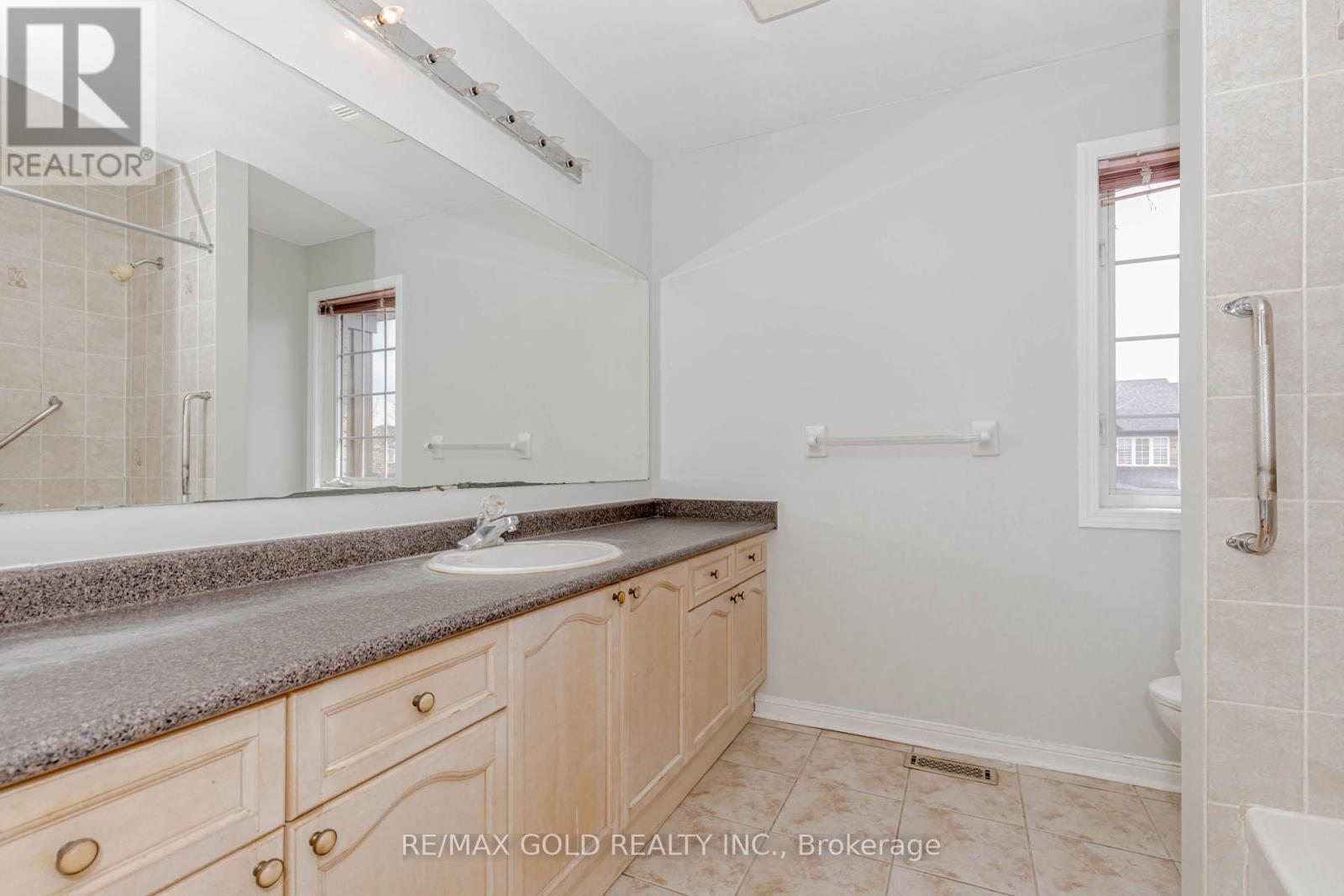 6 Wonder Way, Brampton, Ontario  L6P 1E9 - Photo 37 - W12150733